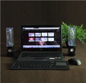 Speaker met LEDjes en water